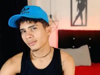 Xlovecam Adult Webcam of SkinnyCuteAlyer