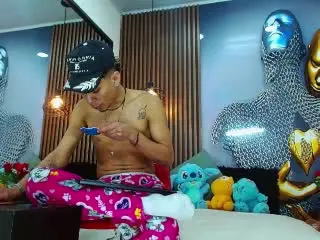 Xlovecam Best Webcam of SkinnyCuteAlyer