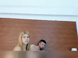 Xlovecam Live Sex Cam of EmelyRoberto