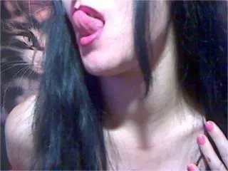 Xlovecam Nude Webcam of 1KinkyBrunette