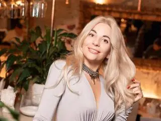 Xlovecam Private Sex Chat of BellaRayyy